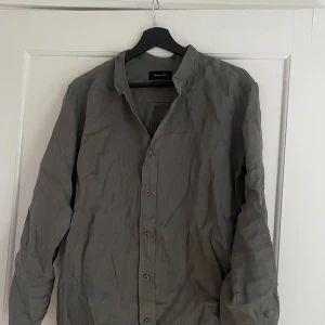 Skjorta från Massimo dutti - Massimo dutti skjorta som inte har kommit till användning