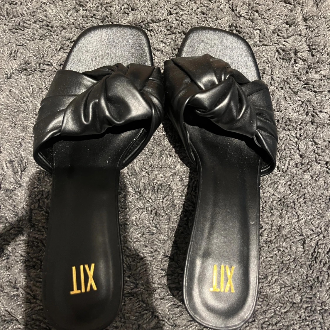 Svarta klackar med knut från XIT - 2