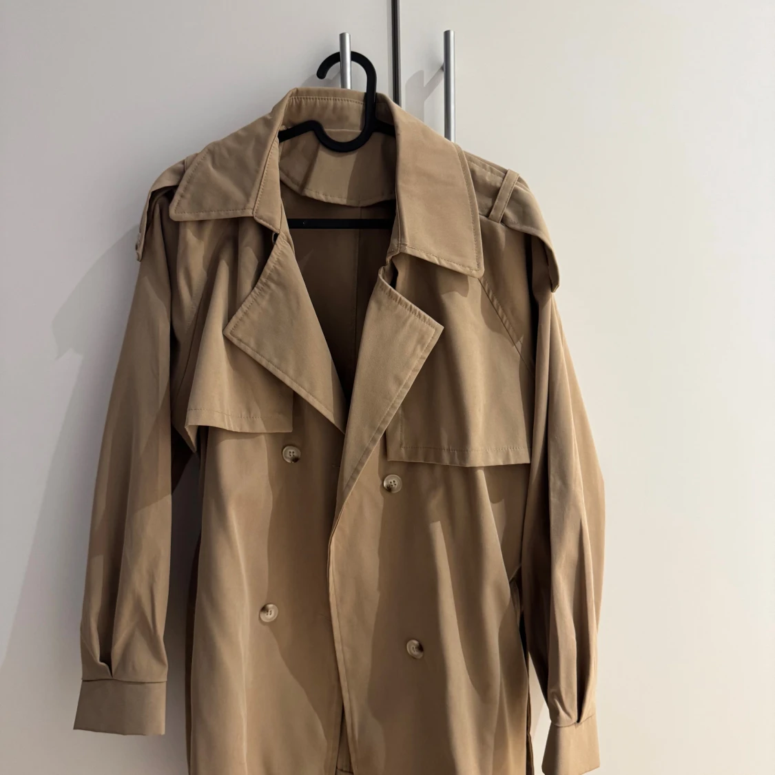 Beige trenchcoat från Dazy, stl S