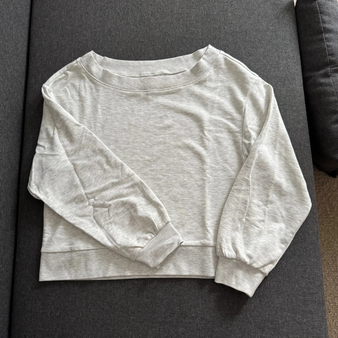 Ljusgrå sweatshirt från H&M Divided