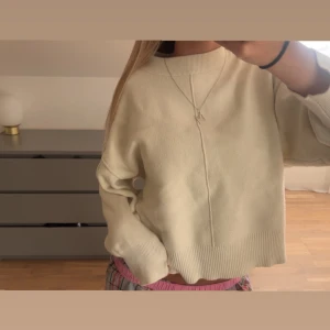 stickad tröja - superfin stickad tröja från zara med fina detaljer💓💓😇