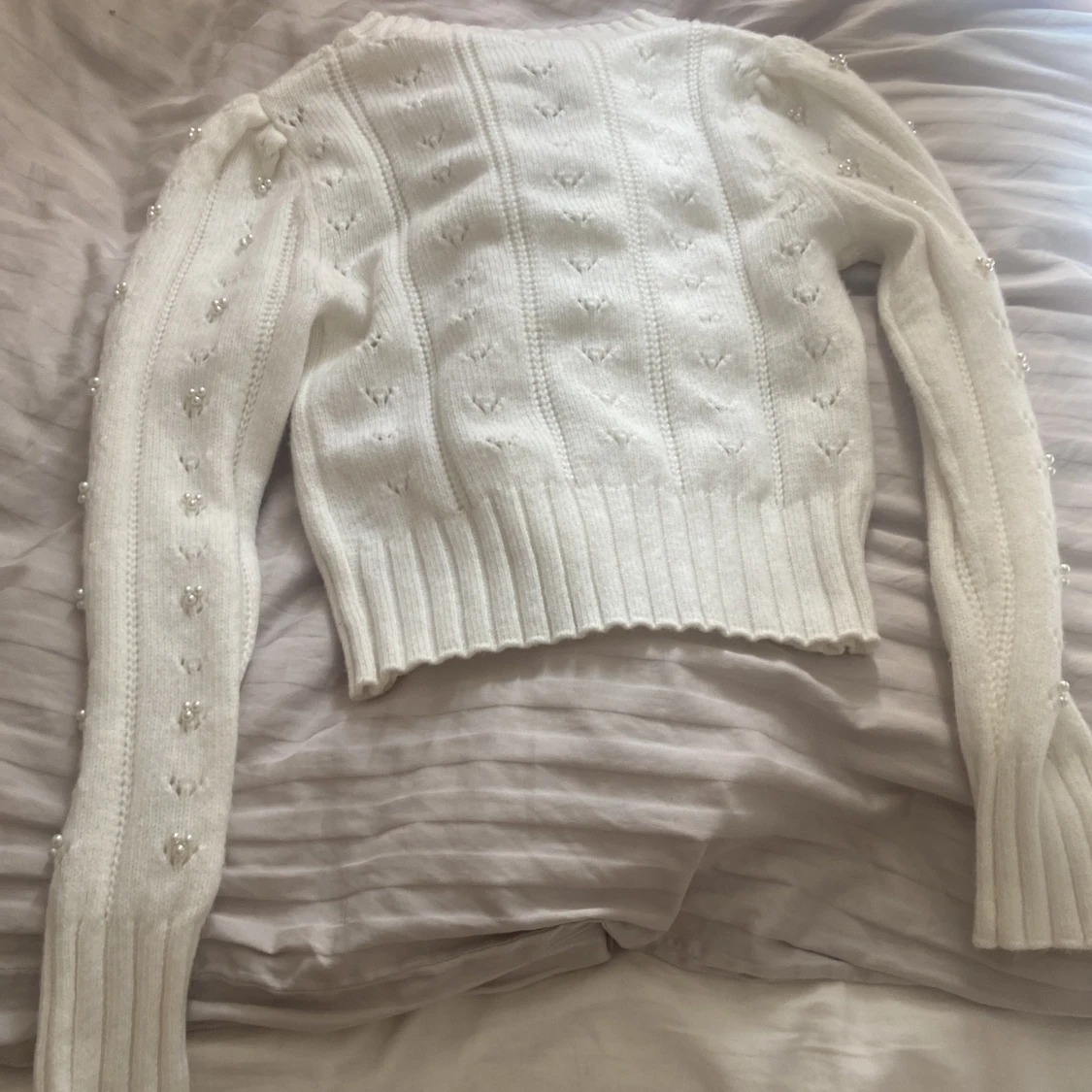 Vit stickad tröja med volang från Zara - 2
