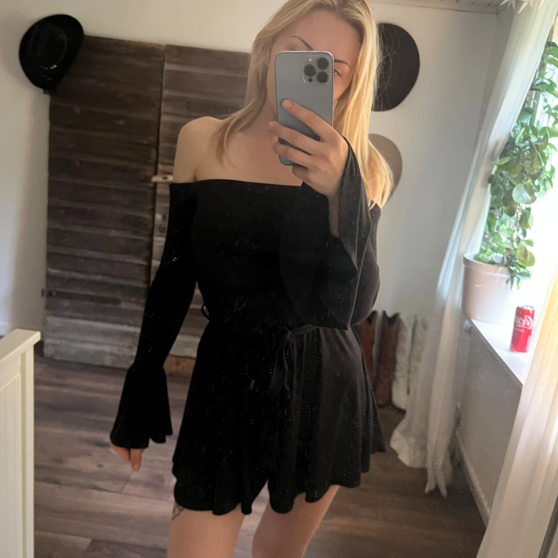 Svart offshoulder jumpsuit - 1