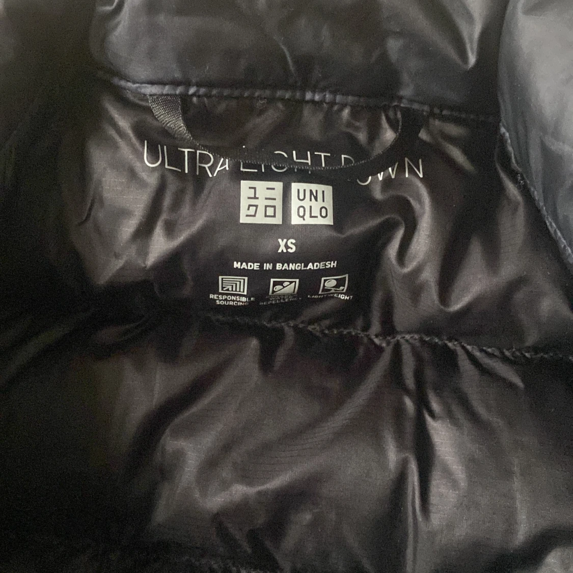 Mörkblå dunväst från Uniqlo XS - 1