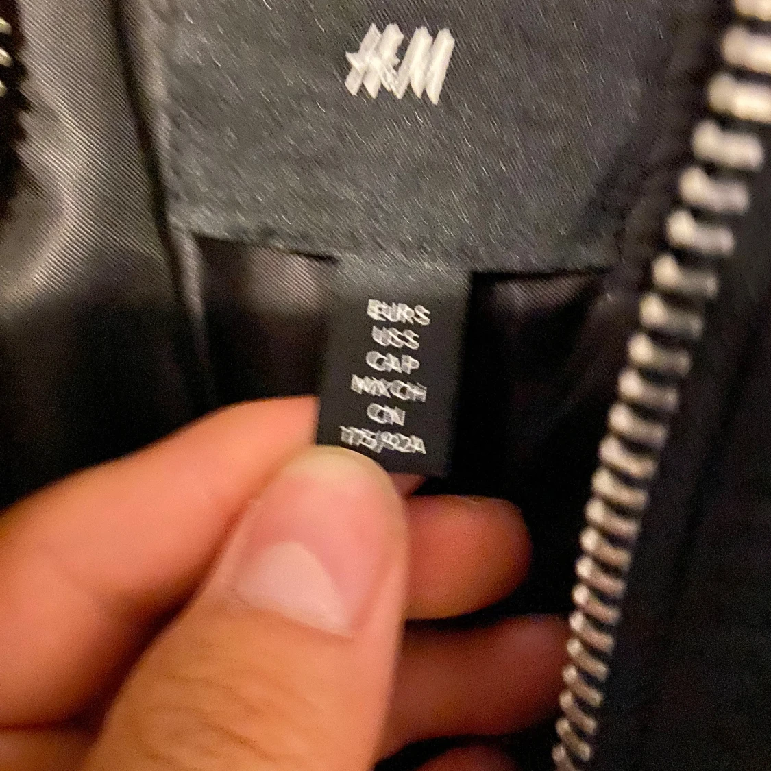 Svart bomberjacka från H&M - 1