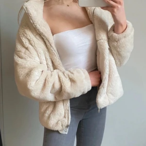 Beige teddyjacka med dragkedja - Oversized passar M/L