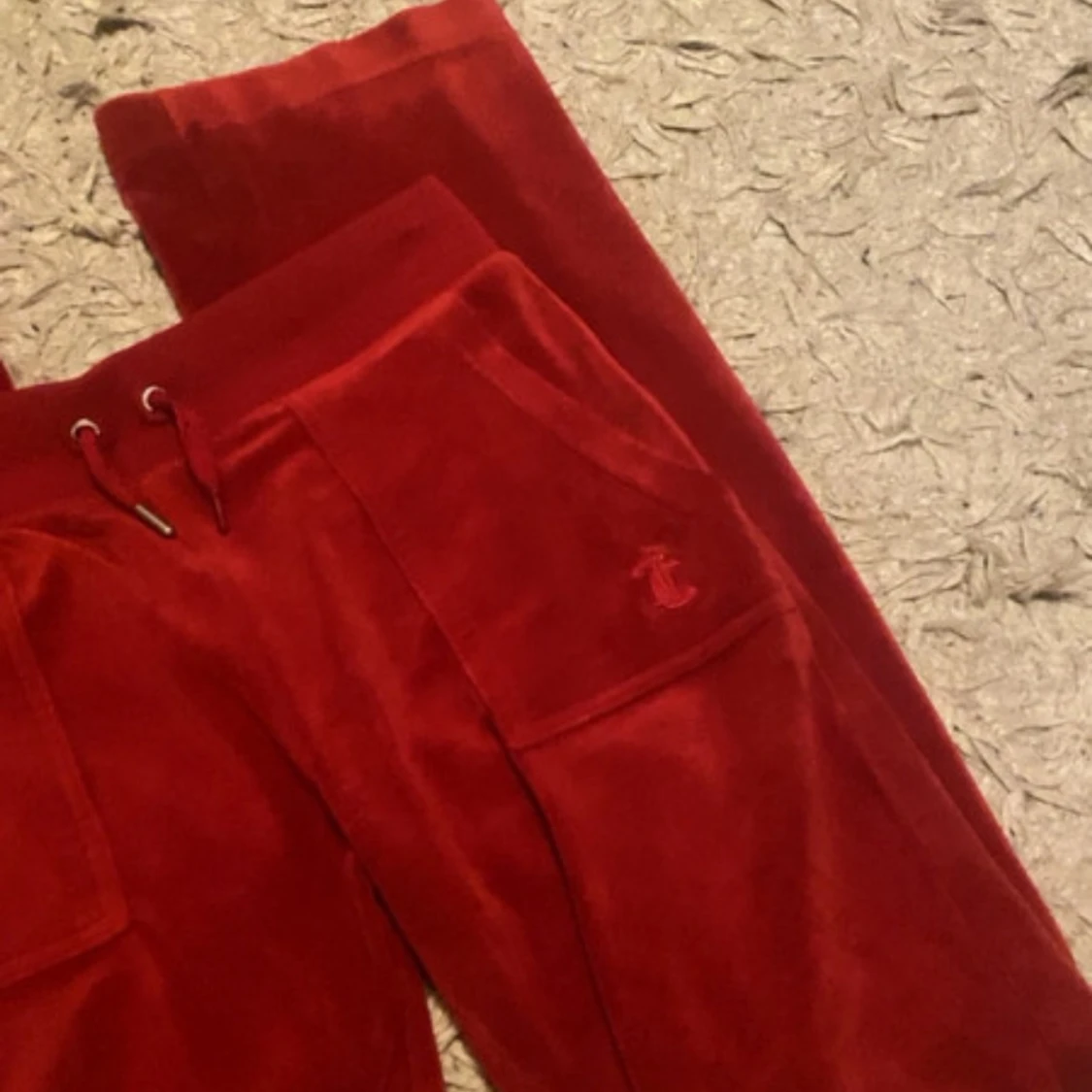 Röda Juicy Couture byxor  - 1