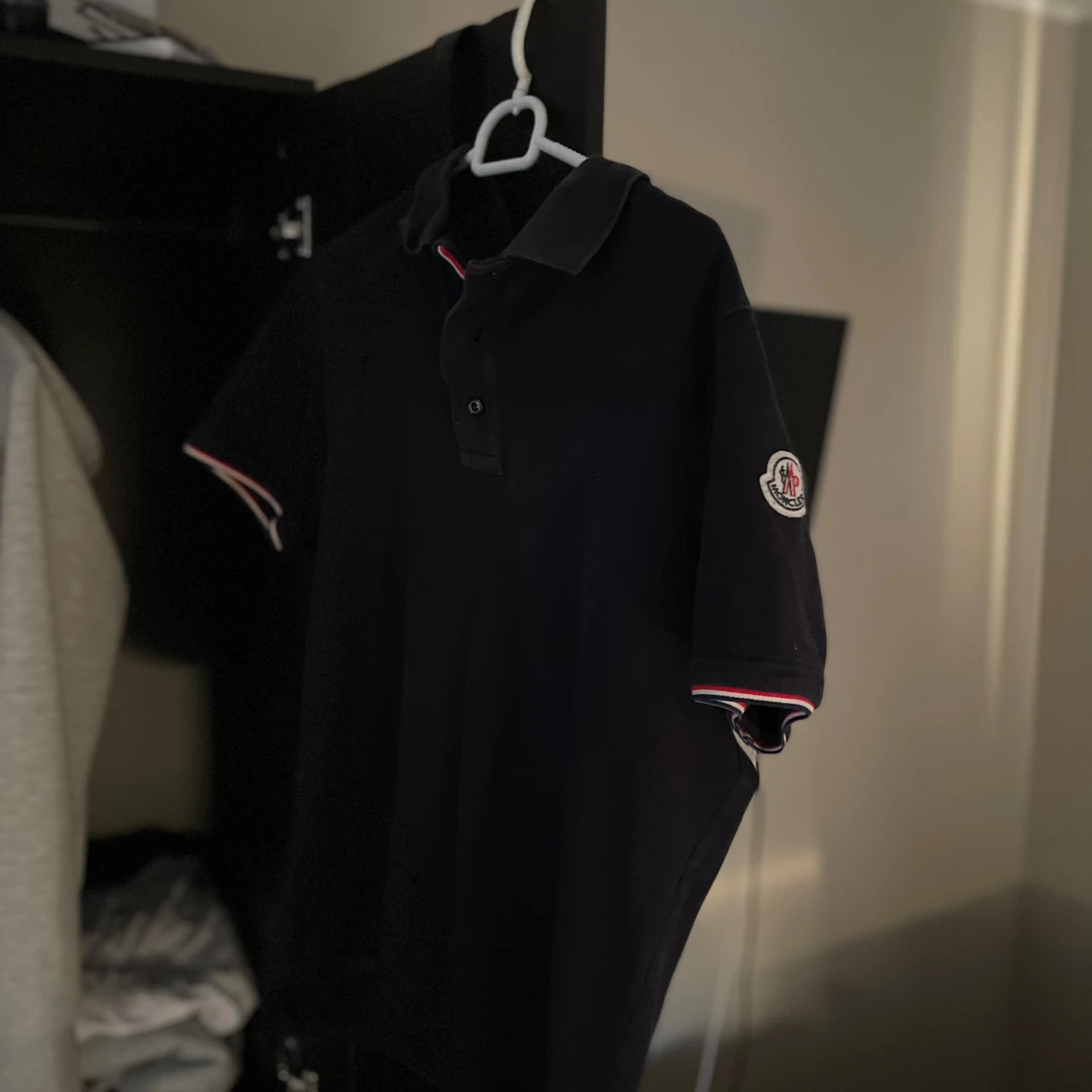 Svart pikétröja från Moncler - 2