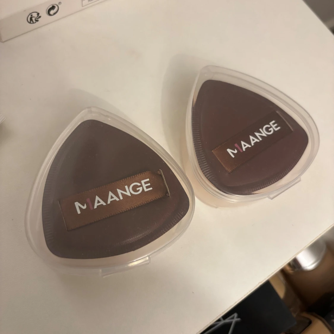 MAANGE makeupsvampar i ask