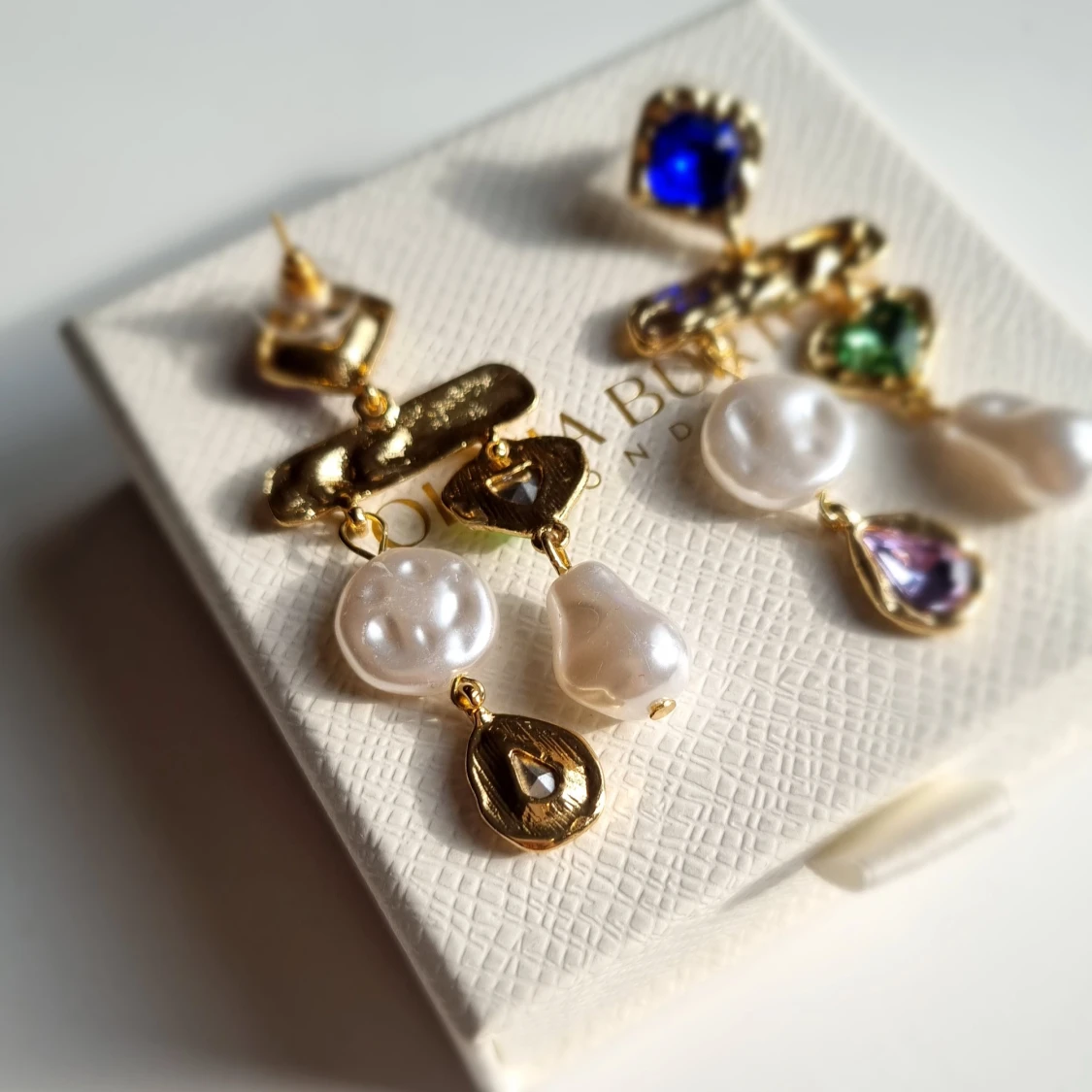Färgglada örhängen med pärlor och stenar - 2