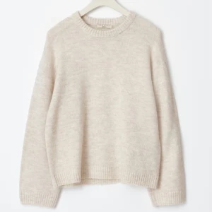 Beige stickad tröja  - Beige stickad tröja från Gina tricot i strolek S. Köpt för 399kr