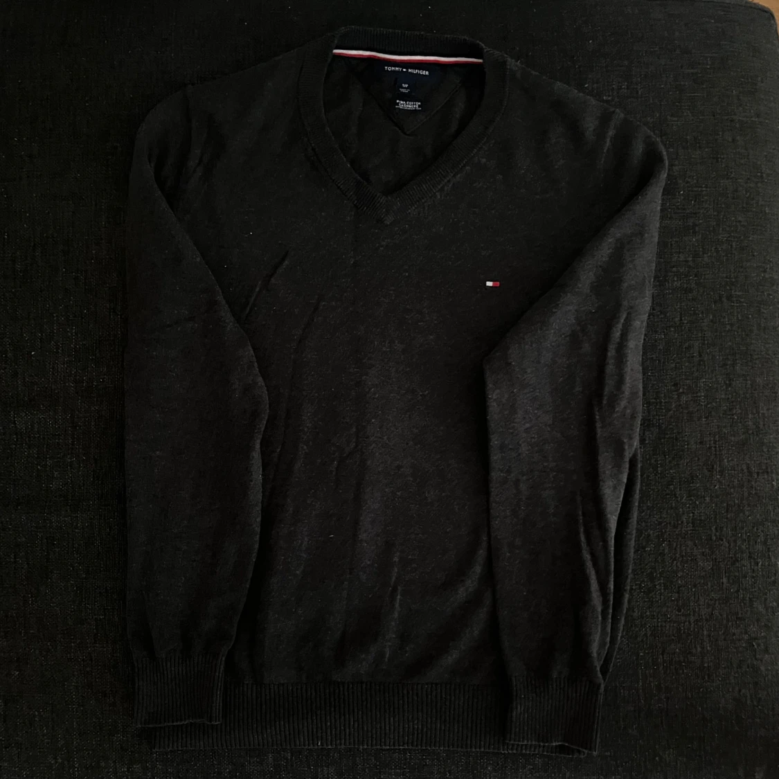 Svart v-ringad tröja Tommy Hilfiger