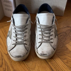 Golden goose - Bra skick, pris kan diskuteras vid snabb affär. Vid frågor är det bara att höra av sig! Storlek 45. Äkthet kan bevisas