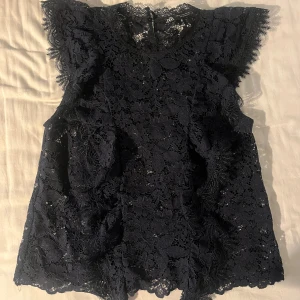 Spetstopp från Zara - Mörkblå spetstopp i mycket bra skick