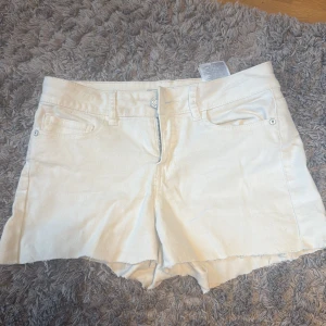 Jeansshorts noisy may - Vita jeansshorts med hög midja och bra kvalité! Stretchiga!