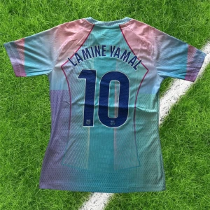 Lamine Yamal barcelona 25/26 - Lamine Yamal FC Barcelona 25/26 | Storlek M | Skicket är 10/10 Helt ny med tagsen kvar | Player version | Skriv vid frågor eller funderingar