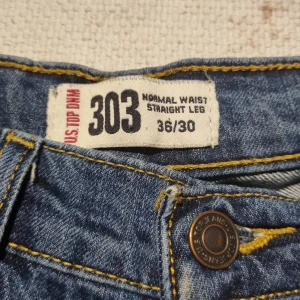 Mörk blåa U.S DENIM CLOTHING - Säljer dess jeans pågrund av att dom är för stora för mig och inte passar längre lägg gärna bud om du anser att priset är för högt och kontakta mer än gärna vid intresse av köp😄