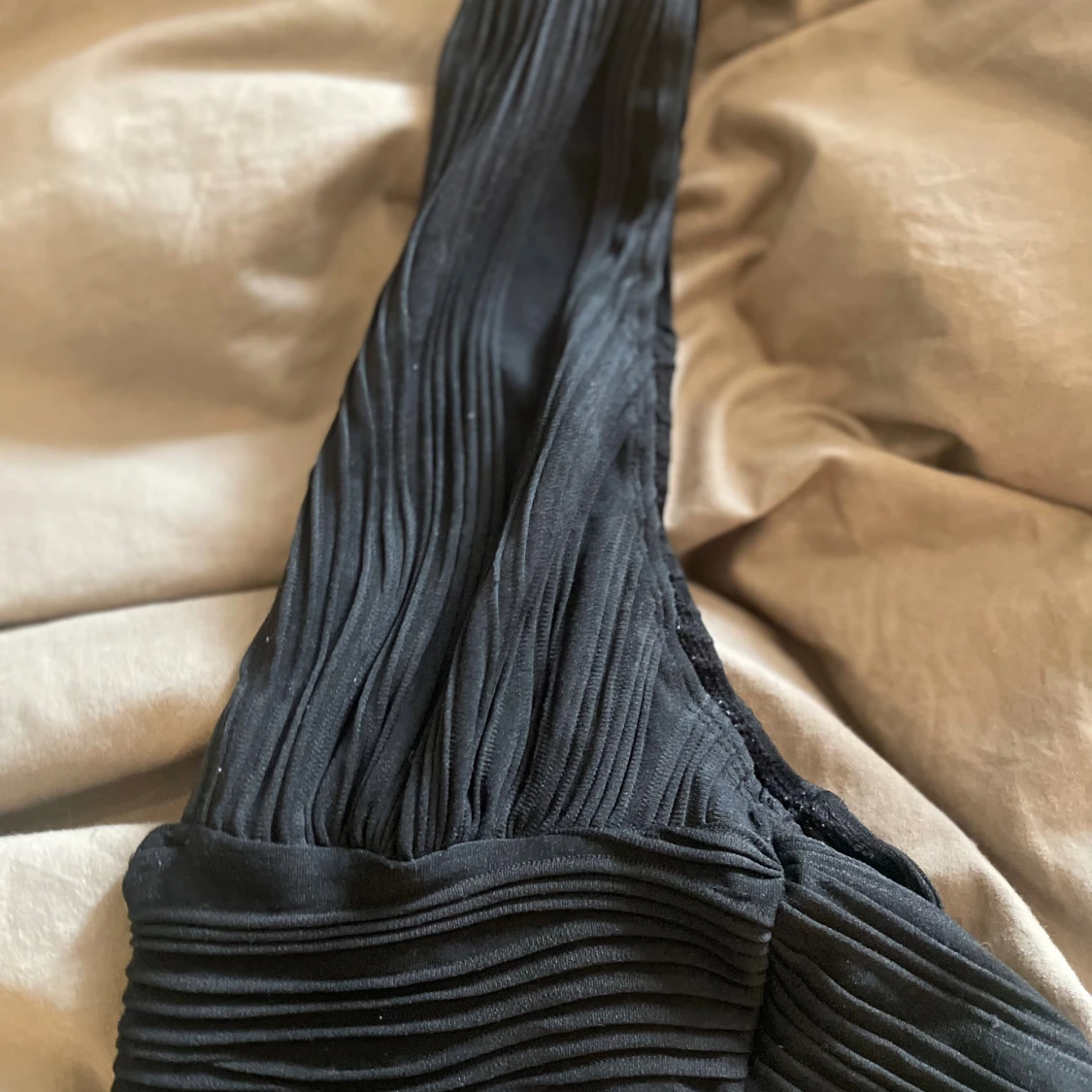 Svart ribbad bikini med halterneck