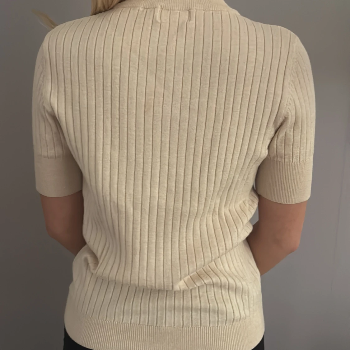 Ribbad beige tröja från Object XS - 1