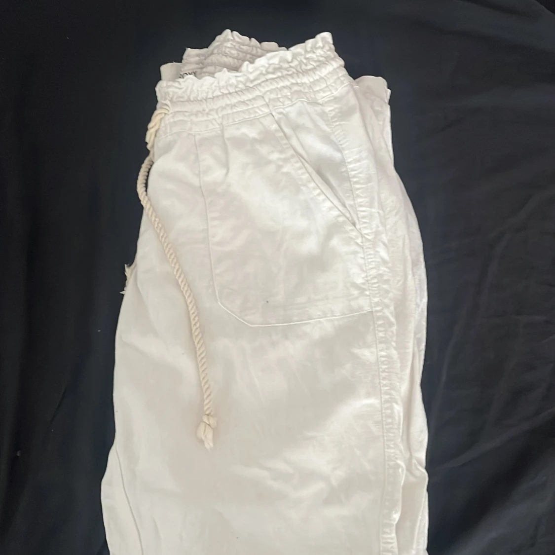 Vita linnebyxor från Roxy med snörning