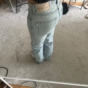  ljusblå los waist bootcut jeans - Jätte snygga men passar tyvärr inte mig så bra