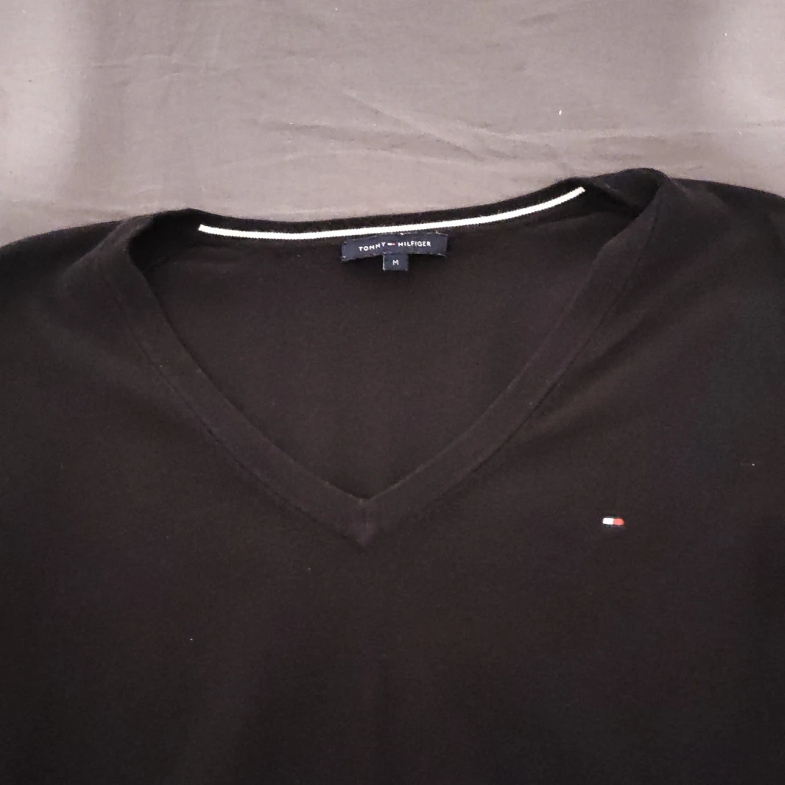 Svart v-ringad tröja Tommy Hilfiger - 1