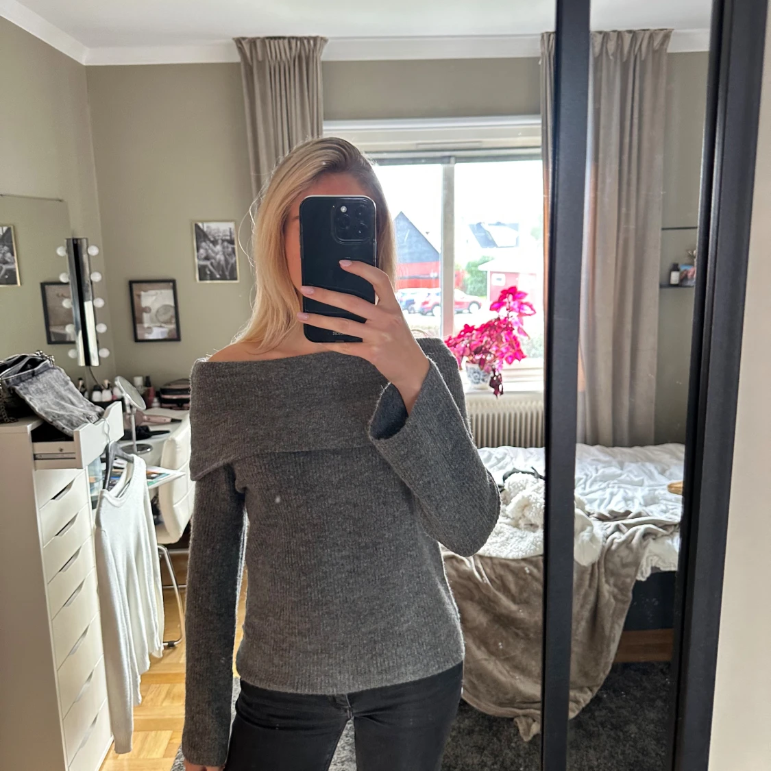 Off shoulder stickad tröja 