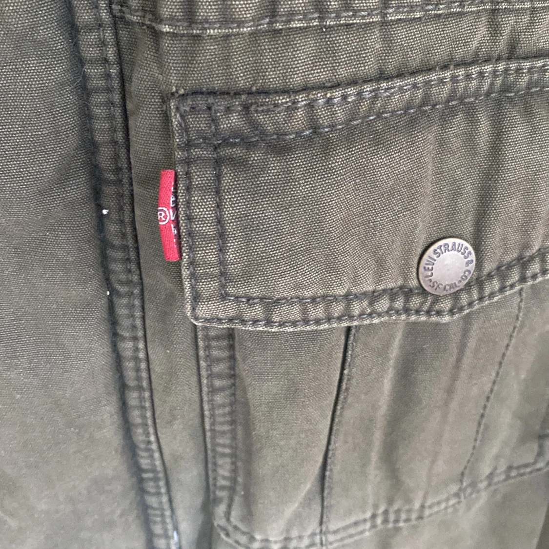 Olivgrön jacka från Levi's, storlek M - 2