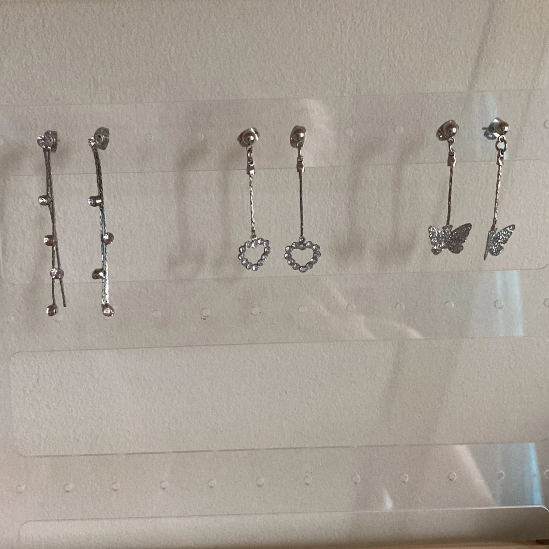 3 par silvriga hängande örhängen