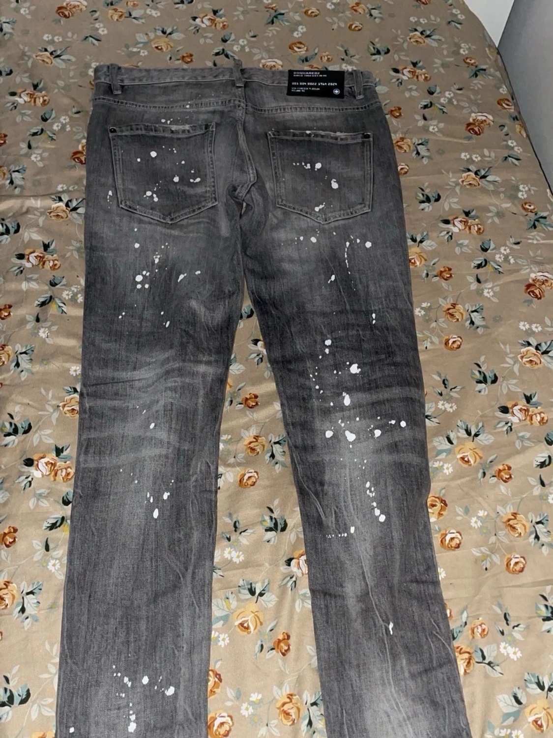 Grå Dsquared2 jeans med färgstänk - 2