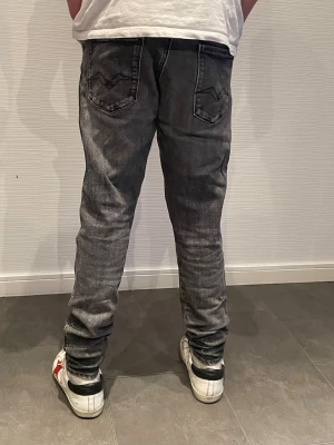 Replay broken edge jeans  - Replay Broken edge Jeans herr| storlek:W30 L31| pris: 599kr| skick:10/10| hör av dig vid Minsta lilla fundering eller fråga|