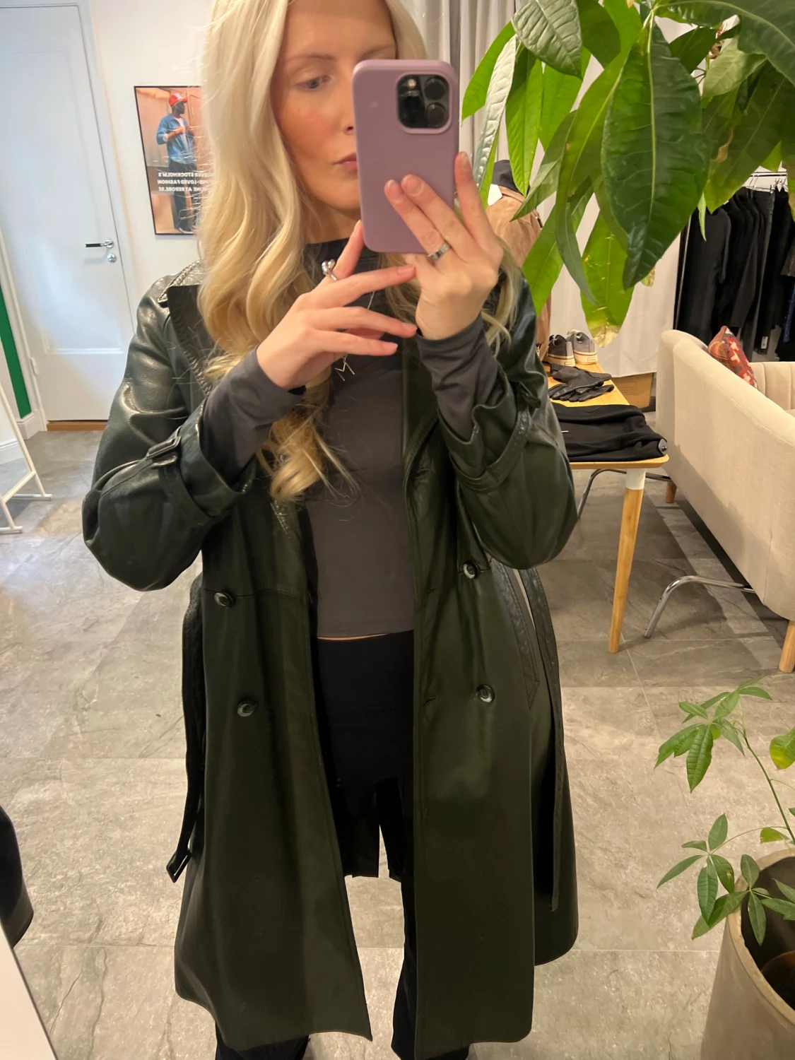 Mörkgrön trenchcoat i skinn - 1