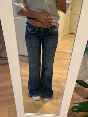 Blå bootcut reporter jeans - Säljer ett par skit coola reporter jeans!!!