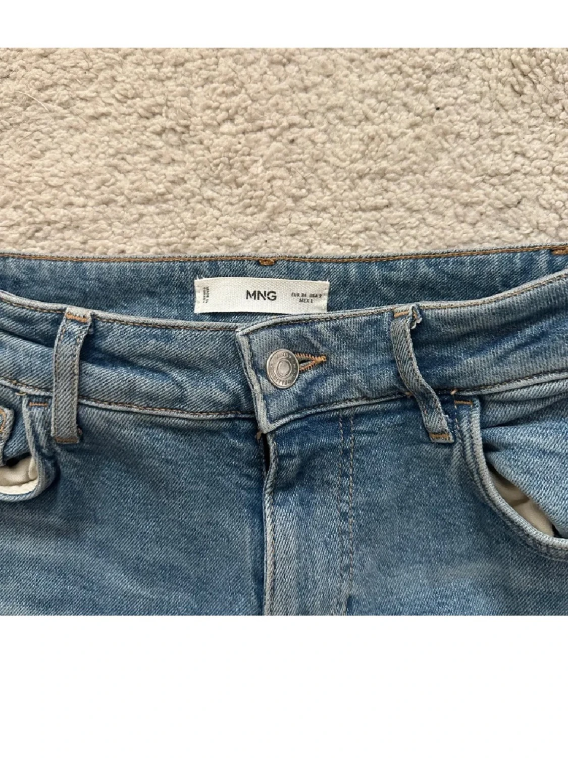 Blå bootcut jeans från MNG