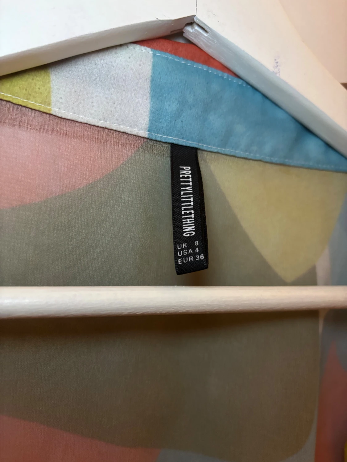 Färgglad mönstrad skjorta PrettyLittleThing - 1