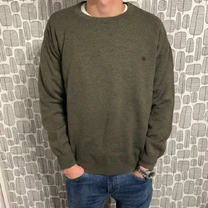 Burberry 100% merinoull - Burberry tröja, 100% merinoull, Inga defekter eller slitage alls, Storlek:L