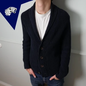 STICKAD CARDIGAN - Stickad Cardigan I Mörkblå | Strl: S | Modellen är 182 cm | Skick: 8.5/10 | Hör av dig vid intresse eller om du undrar någonting! 