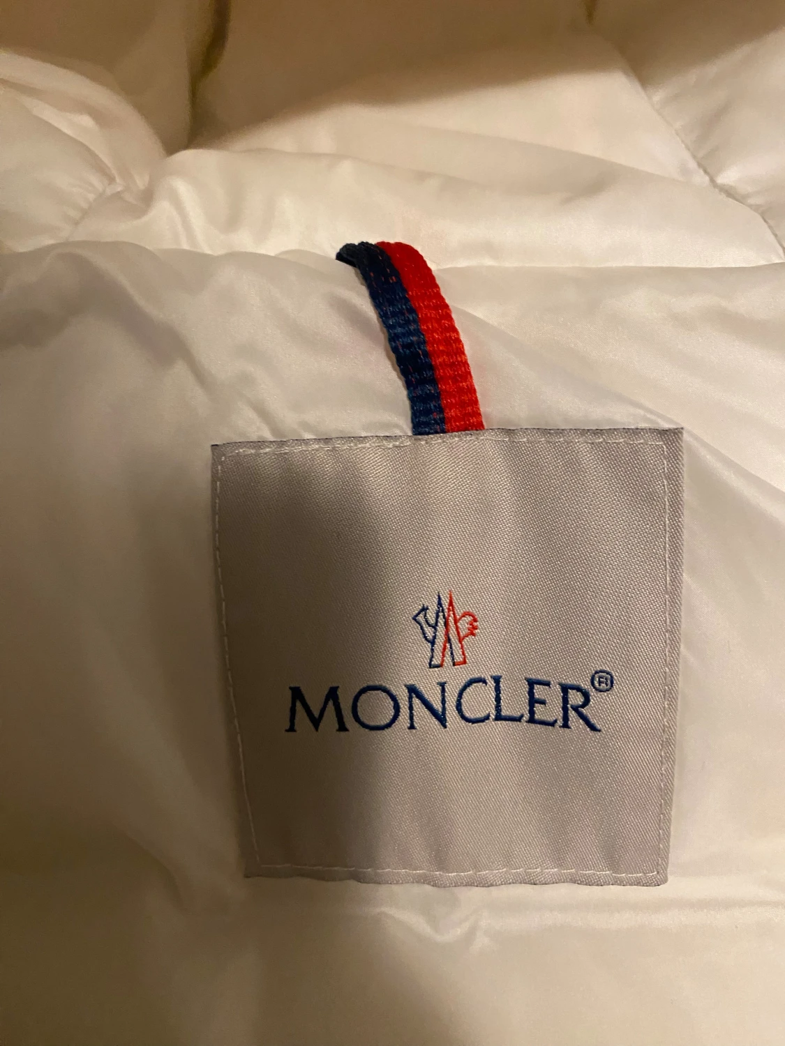 Vit Moncler pufferjacka M/S  - 1