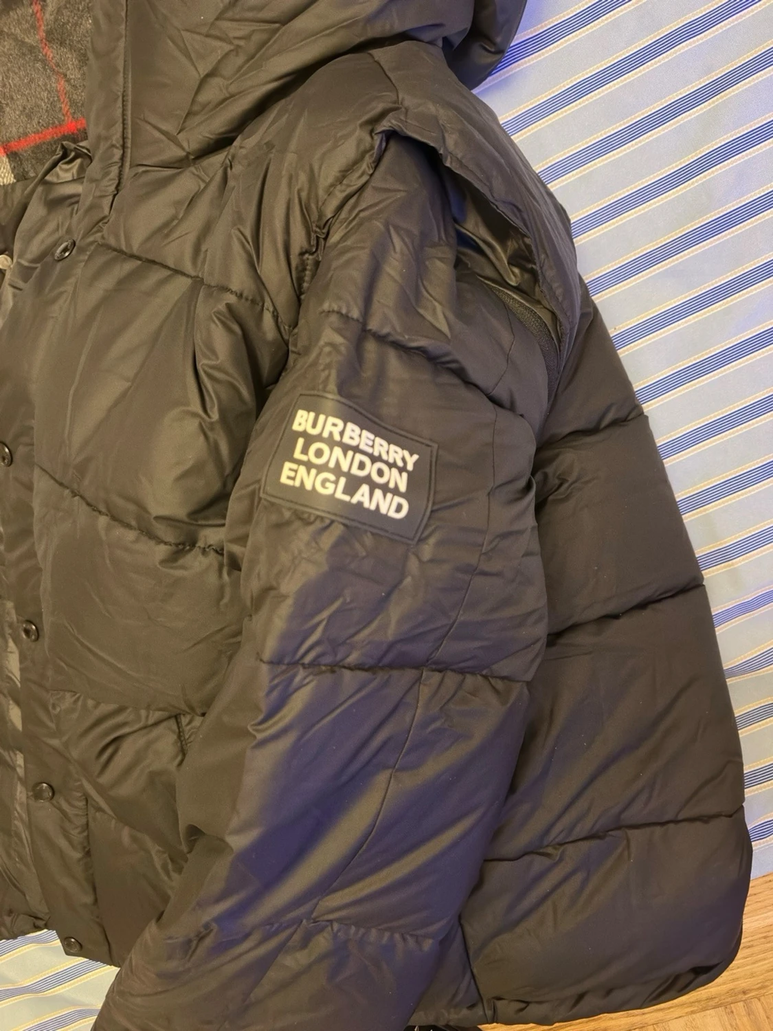 Svart pufferjacka från Burberry - 2