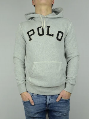 Ralph Lauren hoodie  - POLO RALPH LAUREN HOODIE  Storlek : S  Passform : Normal  Användning : Hoodien är i ett fint skick utan defekter  Nypris : Cirka 2000SEK  Modellen på bilen är 182CM och väger 75KG