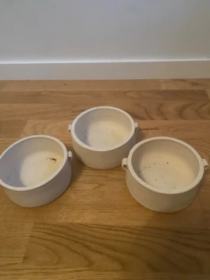 3st fina skålar i keramik  - 3st skålar för alla tillfällen gjorda av keramik och av hög kvalitet och i gott skick.