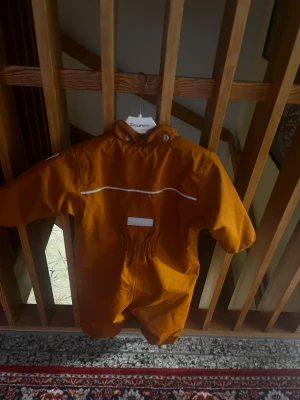 Barn overall  - Jätte fin gul barn overol jag har jätte många andra gå Järna in och titta 👀 str 80