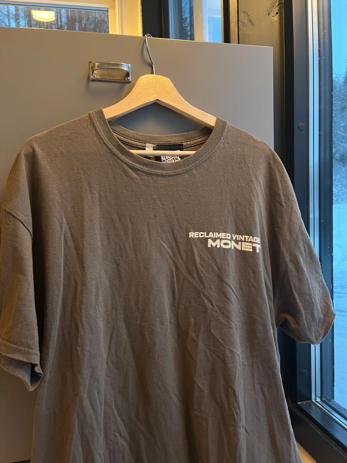 Mörkgrå Monet t-shirt Reclaimed Vintage strl L - 2