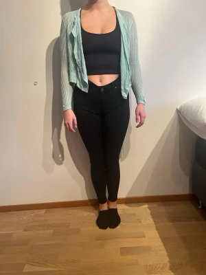 Turkos kofta. - Stockh lm/ MQ/MARQET  Trinny lace wrap Tvättråd: 30°