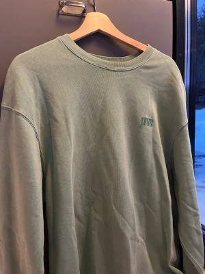Grön Levi’s sweatshirt strl L - Grön Levis sweatshirt i storlek L