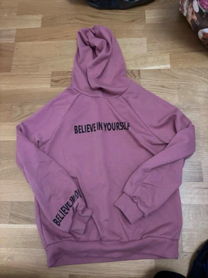 Tröja med luva. - Litet för min dotter.