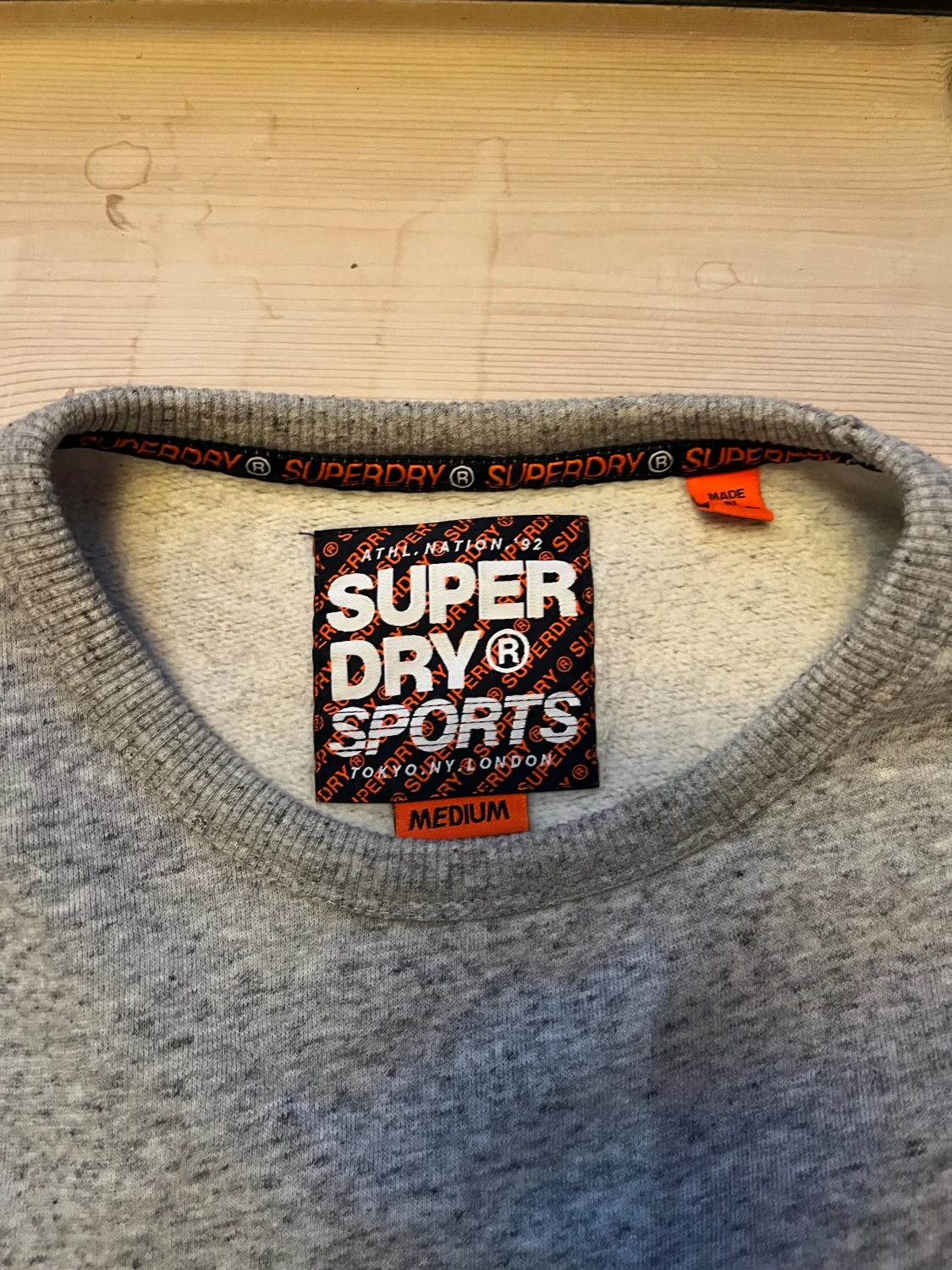 Grå Superdry sweatshirt strl M - 1