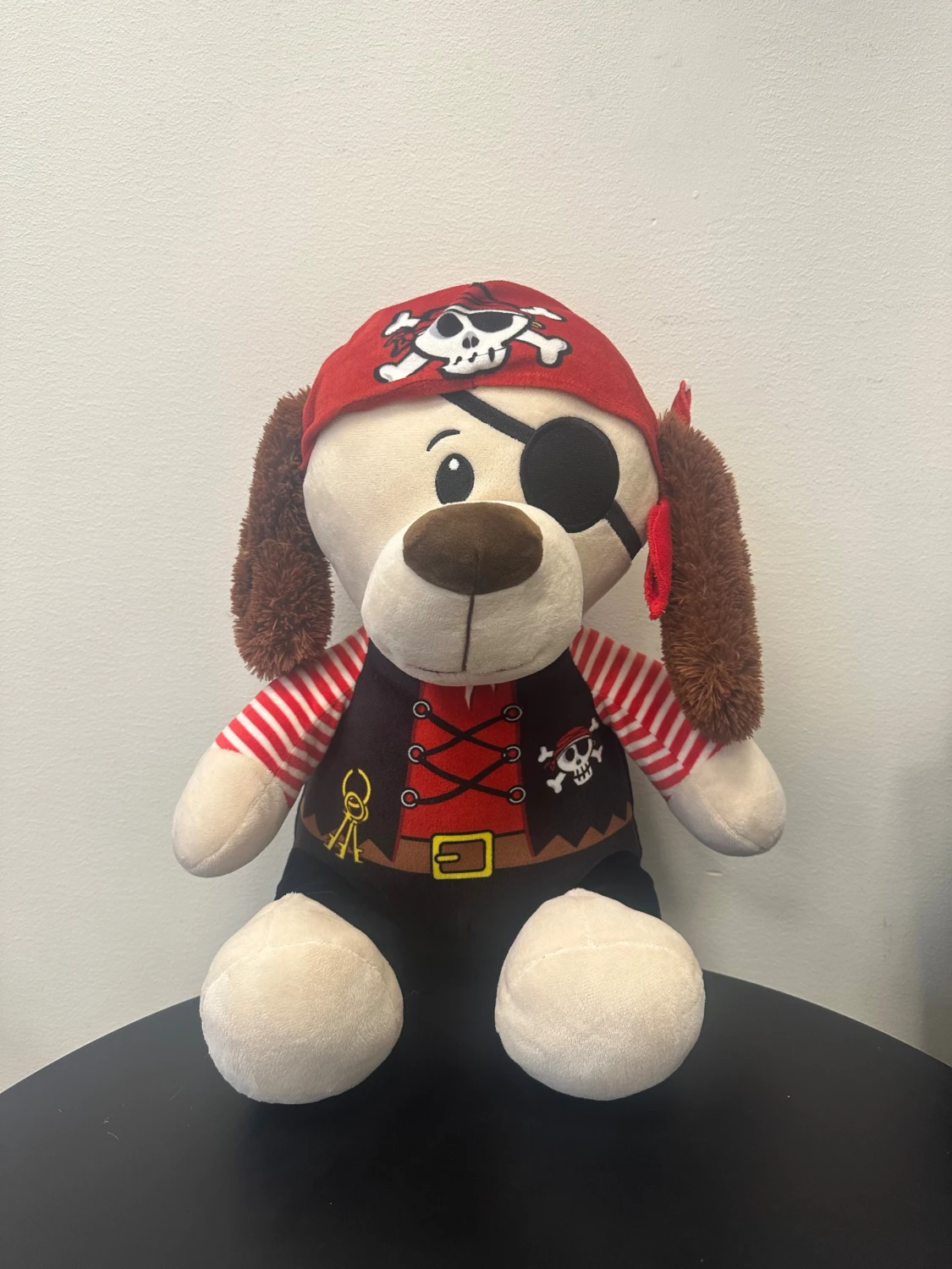 Svart och röd piratväst med snörning