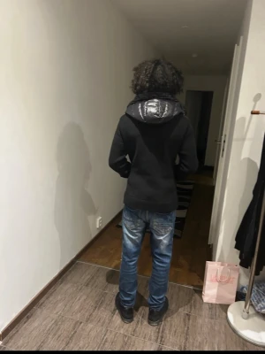 Moncler cardigan - Moncler cardigan Size S. skick 9/10 använd en gång.