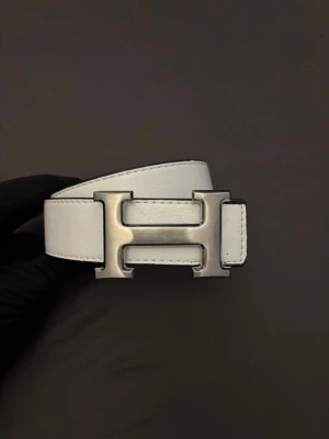 Herm3s bälte  - Helt ny inplastad du får armband och borr i köpet. Den är även 2 sidig